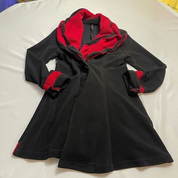 IC Connie K Black Red Stretch Knit Dramatic Wire Collar Opera Coat Jacket Small - Picture 1 of 12